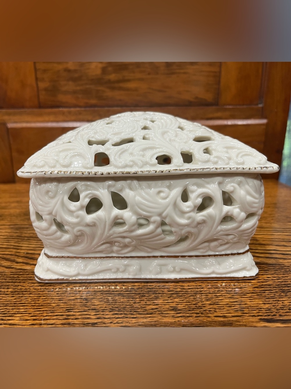 Vintage Ornate White Porcelain Decorative Box – Pierced Floral Scroll Design - Picture 5 of 11